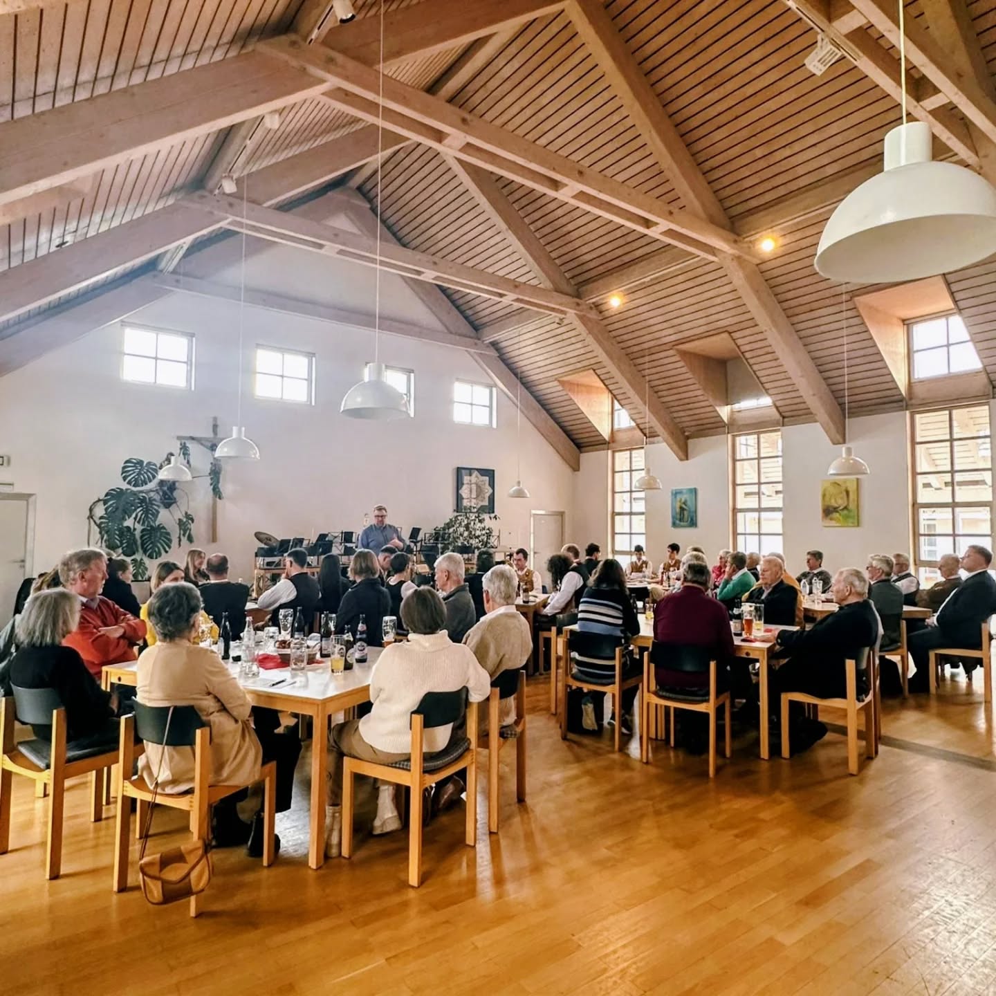 Unsere diesjährige Jahreshauptversammlung war ein voller Erfolg: zum ersten Mal wurden die Berichte des Vorstands, Kassiers und der Orchestersprecher kulinarisch umrahmt von Weißwurst und musikalisch ...