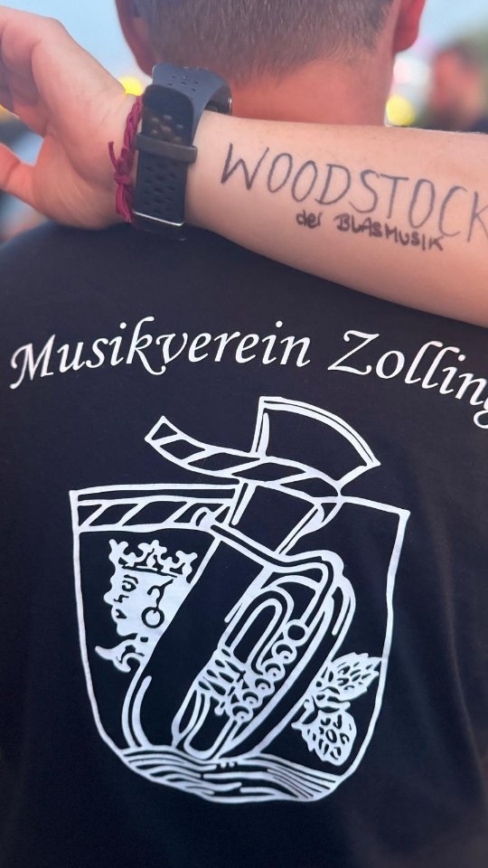 Wir haben immer noch Blasmusik im Ohr, Woodstock im Herz und Kernöll im Gsicht (mit zwoa L klingt's oafach besser, oder nicht? 😉) 🫠😎🎺❤️

#woodstockderblasmusik #böllböllkernöl  #musikvereinzolling ...